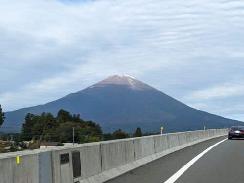 てっぺんがはげている面白富士山⁉